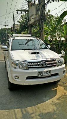 TOYOTA FORTUNER 3.0V(รุ่นท๊อปสุด) ขับ4WD 2011 NAVI เกียร์ออโต้ดีเซล สีขาวสะอาดตา