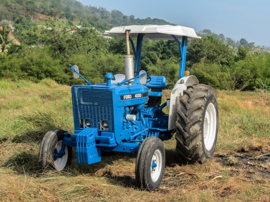รถแทร็คเตอร์ Ford 4000