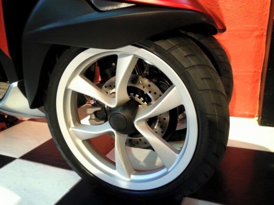 T&T BIKE RAMA2 นำรถป้ายแดงมาขายครับยกกับมาจากศูนย์YAMAHA ขายเพียง 72500฿ YAMAHA TRICITY ปี2015 เลขไมล์13 โลแท้ราคาออกป้ายแดงไม่รวมประกันก็ 84500 ครับ T&T BIKE RAMA2 นำรถป้ายแดงมาขายครับยกกับมาจากศูนย์YAMAHA ขายเพียง 72500฿ YAMAHA TRICITY ปี2015 เลขไมล์13 โลแท้ราคาออกป้ายแดงไม่รวมประกันก็ 84500 ครับ