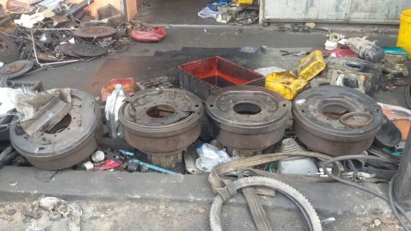 ขายดุมล้อ Isuzu 210 เบรคเต็ม จานเบรคไม่มีรอย จำนวน 4 ดุม ต่อรองได้   สนใจจัดเลยครับ