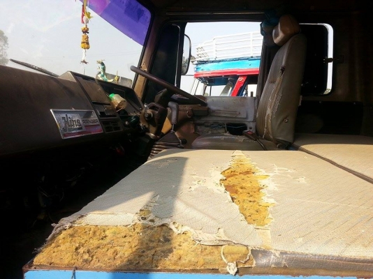 ขาย10ล้อ1เพลา เครื่องEH700 168แรง คัชซีหัวยาว เครื่องดี คัชซีสวย ยางดี สภาพพร้อมใช้งาน เอกสารพร้อมโอน สนใจโทร 090-8588220คุณนะ ID:narong498 หรือ www.truck.in.th/498 หรือfb:ณรงค์ ซื้อขายรถมือสอง(เว็บไซต์ส่วนตัว)