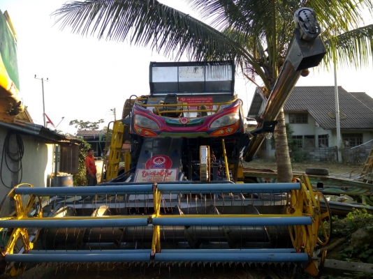 ขายดาวรถเกี่ยวข้าว เกษตรพัฒนา อุ้ม 2.5 ตัน ไอ้หนุ่มไวไฟ ปี 56  หน้าเกียว 3 เมตร