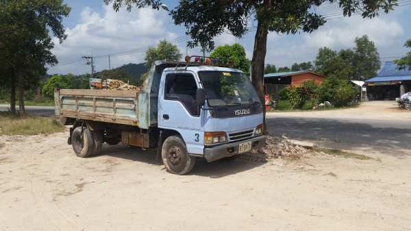 NPR 120 ฝาขาว รถห้างแท้ ราคาต่อรองได้!!!