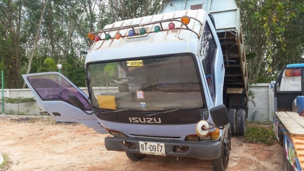 NPR 120 ฝาขาว รถห้างแท้ ราคาต่อรองได้!!!