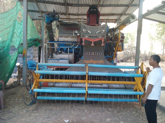 ขายรถเกี่ยวข้าว ปานเจริญ อุ้ม 2.5 ตัน   เครื่อง อิซูซุ230 เทอร์โบตัวเดิน 10 ปั้มไดกิ้น 22ราคาต่อลองได้ครับ