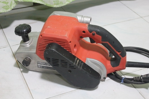 เครื่องขัดกระดาษทรายชนิดสายพาน(รถถัง) maktec mt941 ขนาด 4 นิ้วพร้อมใช้งานครับ เครื่องขัดกระดาษทรายชนิดสายพาน(รถถัง) maktec mt941 ขนาด 4 นิ้วพร้อมใช้งานครับ