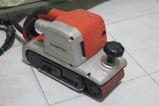 เครื่องขัดกระดาษทรายชนิดสายพาน(รถถัง) maktec mt941 ขนาด 4 นิ้วพร้อมใช้งานครับ เครื่องขัดกระดาษทรายชนิดสายพาน(รถถัง) maktec mt941 ขนาด 4 นิ้วพร้อมใช้งานครับ