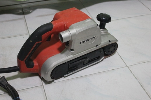 เครื่องขัดกระดาษทรายชนิดสายพาน(รถถัง) maktec mt941 ขนาด 4 นิ้วพร้อมใช้งานครับ เครื่องขัดกระดาษทรายชนิดสายพาน(รถถัง) maktec mt941 ขนาด 4 นิ้วพร้อมใช้งานครับ