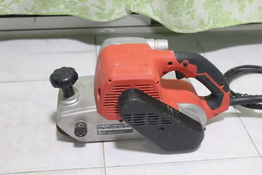 เครื่องขัดกระดาษทรายชนิดสายพาน(รถถัง) maktec mt941 ขนาด 4 นิ้วพร้อมใช้งานครับ เครื่องขัดกระดาษทรายชนิดสายพาน(รถถัง) maktec mt941 ขนาด 4 นิ้วพร้อมใช้งานครับ