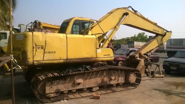 ขายแบคโฮ KOMATSU PC200-6 สภาพใช้งานได้ดี เอกสารเล่มทะเบียน จัดไฟแนนซ์ได้ครับ