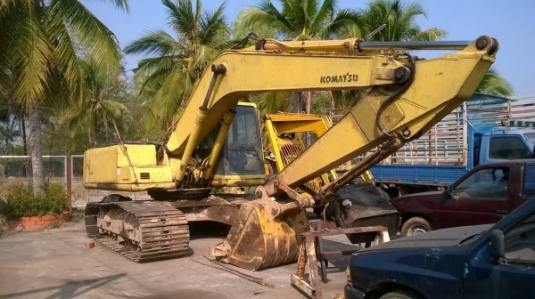 ขายแบคโฮ KOMATSU PC200-6 สภาพใช้งานได้ดี เอกสารเล่มทะเบียน จัดไฟแนนซ์ได้ครับ