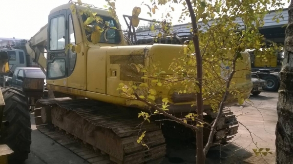 ขายแบคโฮ KOMATSU PC200-6 สภาพใช้งานได้ดี เอกสารเล่มทะเบียน จัดไฟแนนซ์ได้ครับ