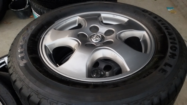 ขายล้อขอบ16 5รู114พร้อมยางปี13ชุดละ6500