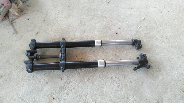 ต้องการขายด่วนโช้คแผงคอ ดีเทคเกอร์250 แกนไม่มีรอย แผงตรง