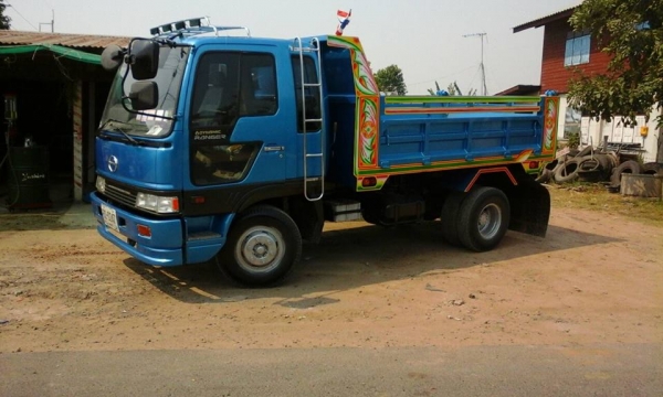 **870,000 บ.ต่อรอง**ขายHINO สิงไฮเทค195 6ล้อดั้มดิน5คิว ต่อใหม่ สวยๆ HINO FD3H HO7D-195HP เครื่อง/เกียร์/ช่วงล่าง เช็คใหม่ ฟิตใหม่ เครื่องแห้งเกียร์ดี คัสซีสวย Fหน้า-หลัง พ.พาวเวอร์ เบรคทริฟฟี่ หัวเก๋งสวย ภายในสวยเต็ม ดั้ม5ตันต่อใหม่ๆ 3.60ม.ยิงหน้า ยาง8.2