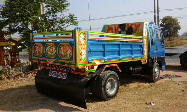 **870,000 บ.ต่อรอง**ขายHINO สิงไฮเทค195 6ล้อดั้มดิน5คิว ต่อใหม่ สวยๆ HINO FD3H HO7D-195HP เครื่อง/เกียร์/ช่วงล่าง เช็คใหม่ ฟิตใหม่ เครื่องแห้งเกียร์ดี คัสซีสวย Fหน้า-หลัง พ.พาวเวอร์ เบรคทริฟฟี่ หัวเก๋งสวย ภายในสวยเต็ม ดั้ม5ตันต่อใหม่ๆ 3.60ม.ยิงหน้า ยาง8.2