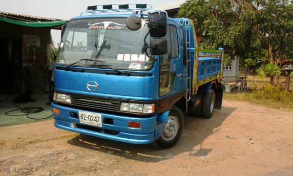 **870,000 บ.ต่อรอง**ขายHINO สิงไฮเทค195 6ล้อดั้มดิน5คิว ต่อใหม่ สวยๆ HINO FD3H HO7D-195HP เครื่อง/เกียร์/ช่วงล่าง เช็คใหม่ ฟิตใหม่ เครื่องแห้งเกียร์ดี คัสซีสวย Fหน้า-หลัง พ.พาวเวอร์ เบรคทริฟฟี่ หัวเก๋งสวย ภายในสวยเต็ม ดั้ม5ตันต่อใหม่ๆ 3.60ม.ยิงหน้า ยาง8.2