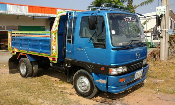 **870,000 บ.ต่อรอง**ขายHINO สิงไฮเทค195 6ล้อดั้มดิน5คิว ต่อใหม่ สวยๆ HINO FD3H HO7D-195HP เครื่อง/เกียร์/ช่วงล่าง เช็คใหม่ ฟิตใหม่ เครื่องแห้งเกียร์ดี คัสซีสวย Fหน้า-หลัง พ.พาวเวอร์ เบรคทริฟฟี่ หัวเก๋งสวย ภายในสวยเต็ม ดั้ม5ตันต่อใหม่ๆ 3.60ม.ยิงหน้า ยาง8.2
