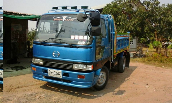 **870,000 บ.ต่อรอง**ขายHINO สิงไฮเทค195 6ล้อดั้มดิน5คิว ต่อใหม่ สวยๆ HINO FD3H HO7D-195HP เครื่อง/เกียร์/ช่วงล่าง เช็คใหม่ ฟิตใหม่ เครื่องแห้งเกียร์ดี คัสซีสวย Fหน้า-หลัง พ.พาวเวอร์ เบรคทริฟฟี่ หัวเก๋งสวย ภายในสวยเต็ม ดั้ม5ตันต่อใหม่ๆ 3.60ม.ยิงหน้า ยาง8.2