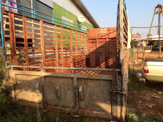 ขายด่วน  กระบะรถสิบล้อ  แผงข้างเหล็กแข็งแรง  สภาพดี