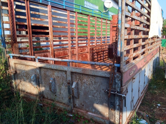 ขายด่วน  กระบะรถสิบล้อ  แผงข้างเหล็กแข็งแรง  สภาพดี