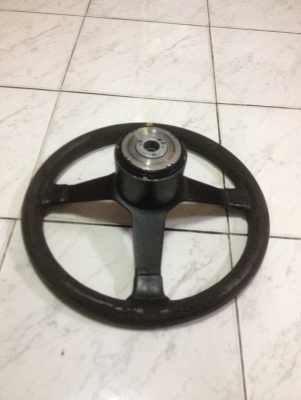 ขายพวงมาลัยsparco ก้านยกสีดำ made in italy ขนาด13.5นิ้ว พร้อมคอ ก้านสวยวงไม่มีหนังหุ้มแต่ก็ใช้งานได้ตามรูป ราคา2000บาท โทร0924462525โส