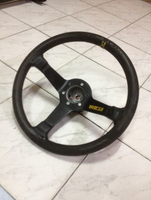 ขายพวงมาลัยsparco ก้านยกสีดำ made in italy ขนาด13.5นิ้ว พร้อมคอ ก้านสวยวงไม่มีหนังหุ้มแต่ก็ใช้งานได้ตามรูป ราคา2000บาท โทร0924462525โส