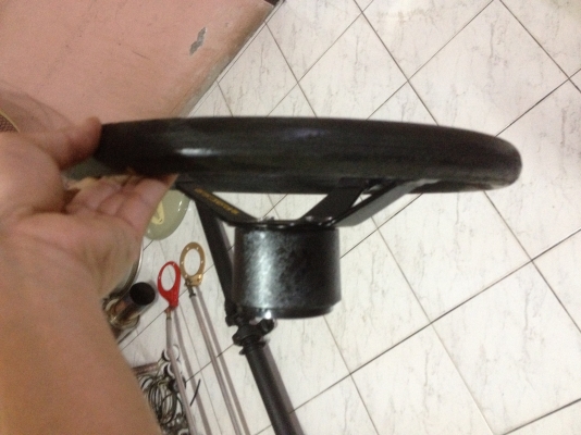 ขายพวงมาลัยsparco ก้านยกสีดำ made in italy ขนาด13.5นิ้ว พร้อมคอ ก้านสวยวงไม่มีหนังหุ้มแต่ก็ใช้งานได้ตามรูป ราคา2000บาท โทร0924462525โส