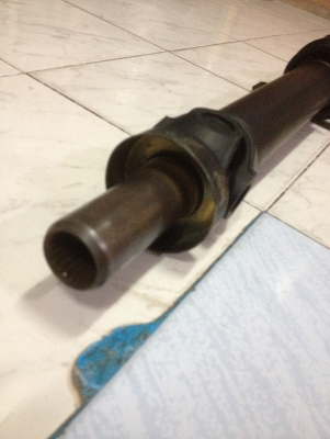 ขายเพลากลางbmw e36แท้ ถอดออกจากเครือง1jโบ สภาพดียกใส่รถใด้เลย ราคา3000บาท โทร0924462525โส