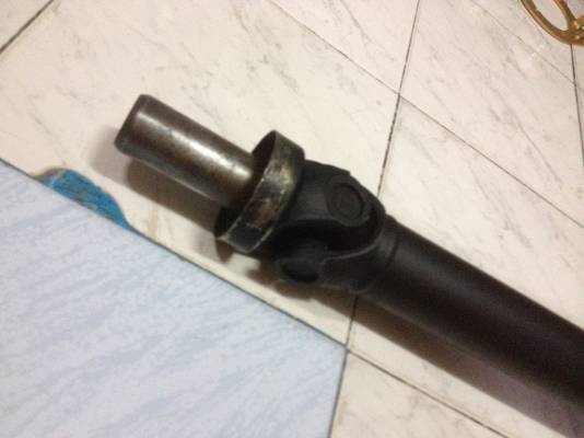 ขายเพลากลางbmw e36แท้ ถอดออกจากเครือง1jโบ สภาพดียกใส่รถใด้เลย ราคา3000บาท โทร0924462525โส