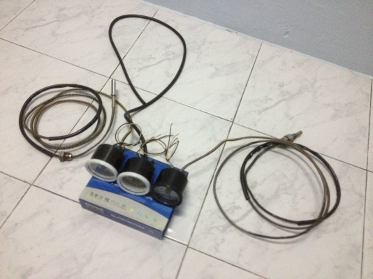 ขายเกจ3ตัว omoni หน้าขาว-ดำ 1oil temp 2วัดบูส 3oil temp สภาพดียกเว้นตตัวที3ไม่มีไฟ ราคา1500บาท โทร0924462525โส