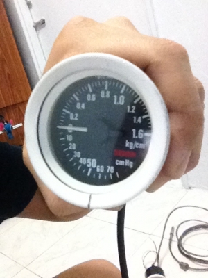 ขายเกจ3ตัว omoni หน้าขาว-ดำ 1oil temp 2วัดบูส 3oil temp สภาพดียกเว้นตตัวที3ไม่มีไฟ ราคา1500บาท โทร0924462525โส