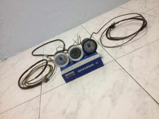 ขายเกจ3ตัว omoni หน้าขาว-ดำ 1oil temp 2วัดบูส 3oil temp สภาพดียกเว้นตตัวที3ไม่มีไฟ ราคา1500บาท โทร0924462525โส