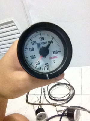 ขายเกจ3ตัว omoni หน้าขาว-ดำ 1oil temp 2วัดบูส 3oil temp สภาพดียกเว้นตตัวที3ไม่มีไฟ ราคา1500บาท โทร0924462525โส