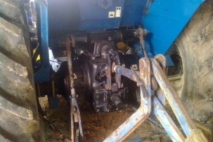 ขายFORD NEW HONLAN 6640 เพลาเดียว สภาพเยี่ยม