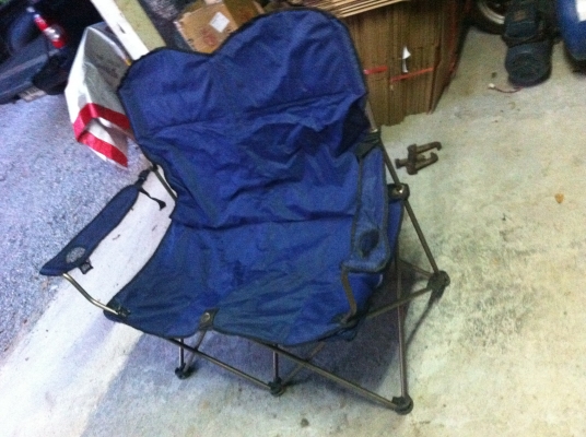 เก้าอี้สนามพกพาแบบสองที่นั่ง นั้งได้สบายๆสองคนแข็งแรงมาก มีที่วางแก้วน้ำให้สองด้านพับเก็บง่าย