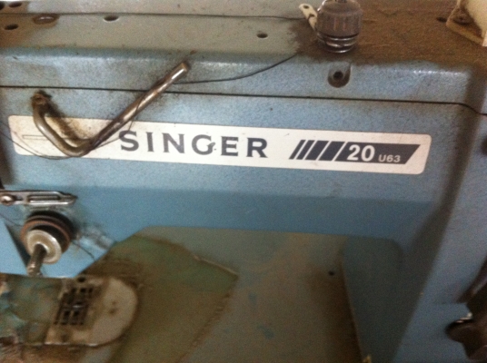 จักรเย็บผ้าอุตสาหกรรมและจักรโพ้ง จักรดึงยางยืด  ทั้งหมดมี 10 หลัง