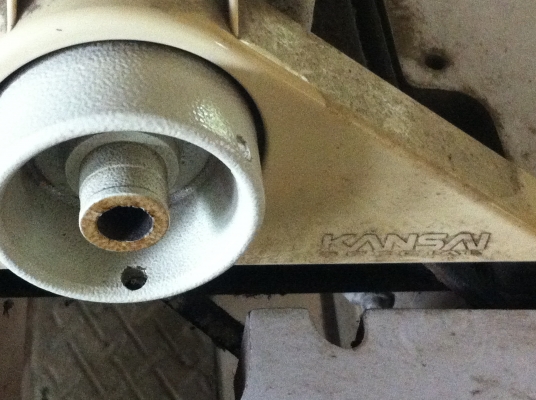 จักรเย็บผ้าอุตสาหกรรมและจักรโพ้ง จักรดึงยางยืด  ทั้งหมดมี 10 หลัง