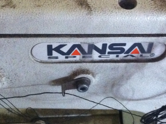 จักรเย็บผ้าอุตสาหกรรมและจักรโพ้ง จักรดึงยางยืด  ทั้งหมดมี 10 หลัง