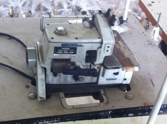 จักรเย็บผ้าอุตสาหกรรมและจักรโพ้ง จักรดึงยางยืด  ทั้งหมดมี 10 หลัง