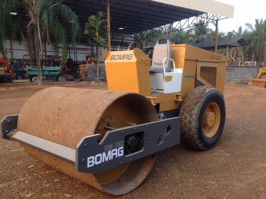 รถบดสั่นสะเทือน bomag  bm70d