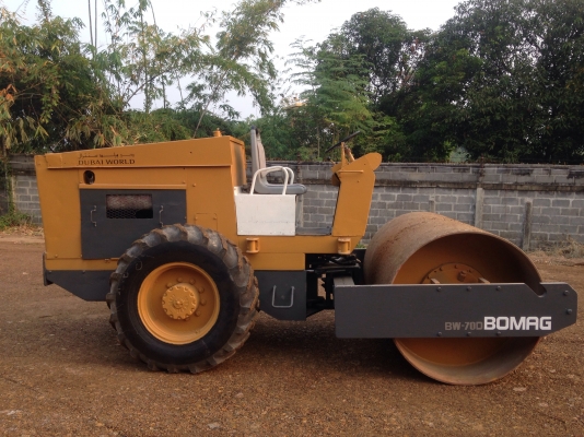 รถบดสั่นสะเทือน bomag  bm70d
