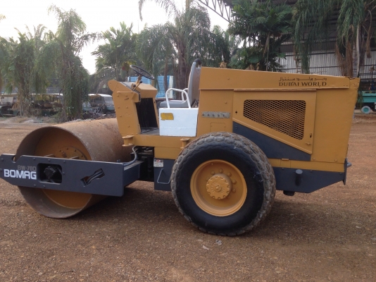 รถบดสั่นสะเทือน bomag  bm70d