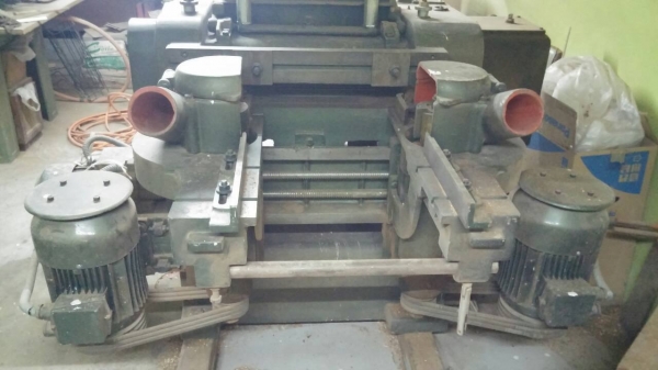 ขายเเท่นใสสามหน้ามือสองไม้ขนาดใหญ่ ขายเเท่นใสสามหน้ามือสองไม้ขนาดใหญ่