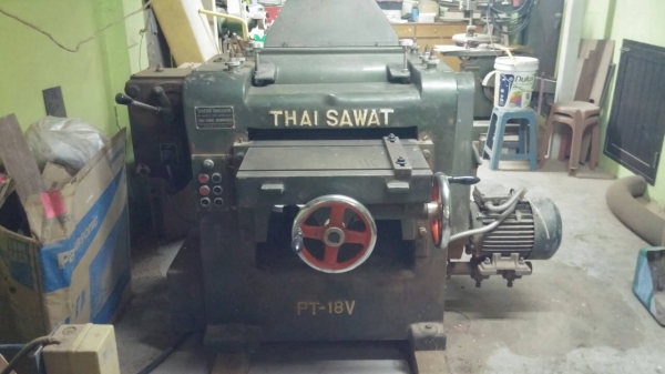 ขายเเท่นใสสามหน้ามือสองไม้ขนาดใหญ่