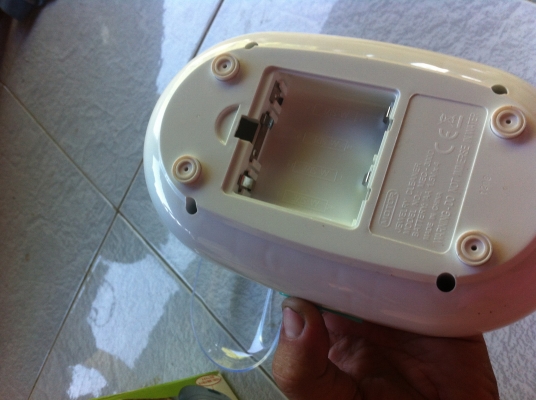 เครื่องล้างเครื่องประดับต่างๆ โดยการสั่นผ่านน้ำยาที่ล้างทำให้สะอาดทั่วถึง