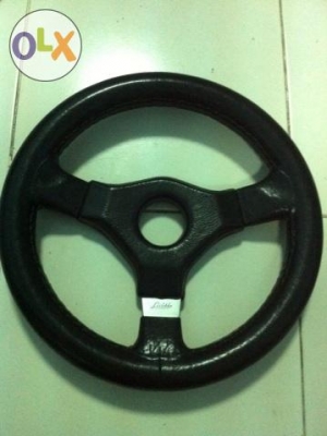 พวงมาลัย 12 นิ้ว หนังแท้ๆ ยี่ห้อ Luisi อิตาลีแท้ ปี 1986 สภาพสวยครับ หนังไม่ขาด