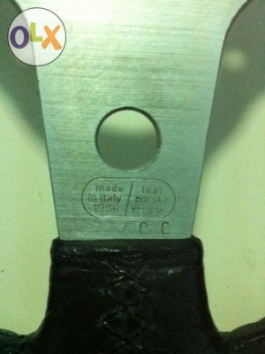 พวงมาลัย 12 นิ้ว หนังแท้ๆ ยี่ห้อ Luisi อิตาลีแท้ ปี 1986 สภาพสวยครับ หนังไม่ขาด