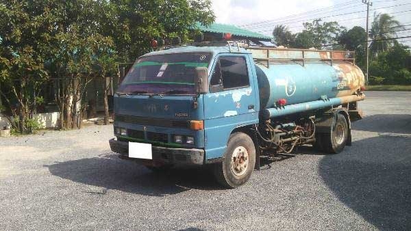 รถบรรทุกน้ำมัน ISUZU NPR 115HP เกียร์สั้น  ความจุ7,000ลิตร พร้อมมิเตอร์ อุปกรณ์ระบบเปิด - ปิด ดูสภาพรถและทดลองขับและยังต่อลองราคาได้อีกครับ
