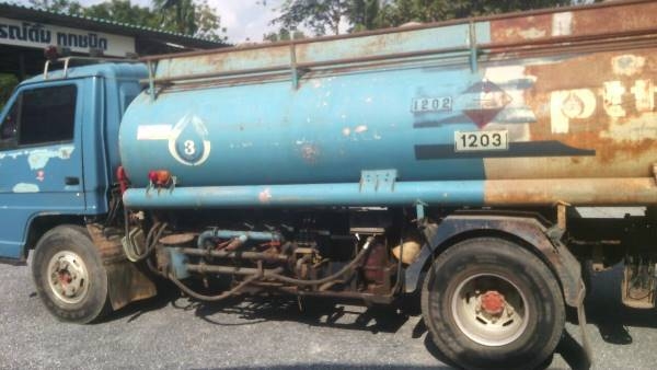 รถบรรทุกน้ำมัน ISUZU NPR 115HP เกียร์สั้น  ความจุ7,000ลิตร พร้อมมิเตอร์ อุปกรณ์ระบบเปิด - ปิด ดูสภาพรถและทดลองขับและยังต่อลองราคาได้อีกครับ